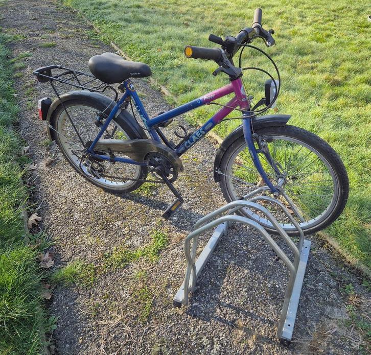 MTB kinderfiets – met gratis dubbele fietsstaander, Vélos & Vélomoteurs, Vélos | Vélos pour enfant, Utilisé, 20 pouces ou plus