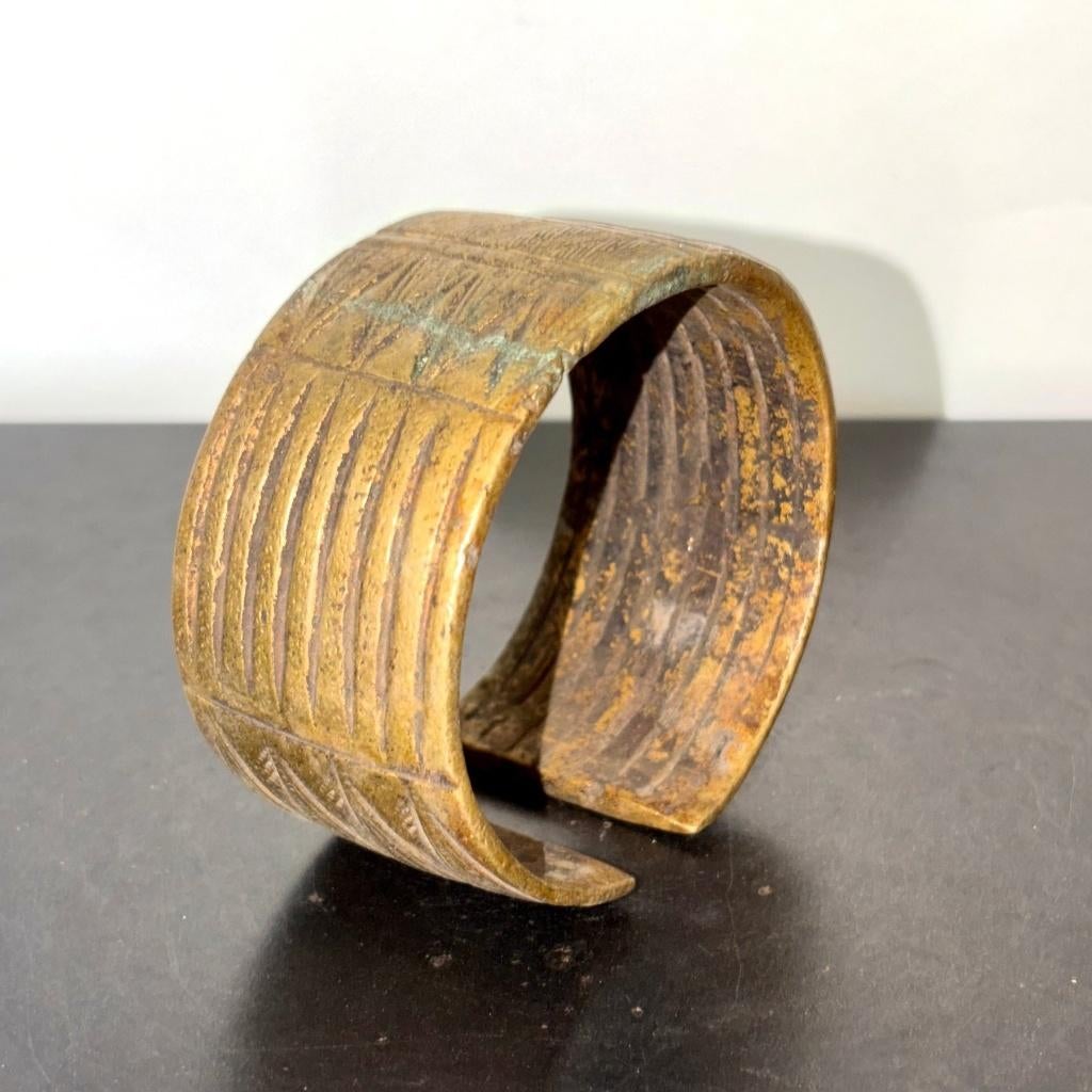 bronze cuff bracelet – African tribal art burkina faso, Antiek en Kunst, Kunst | Niet-Westerse kunst, Ophalen of Verzenden