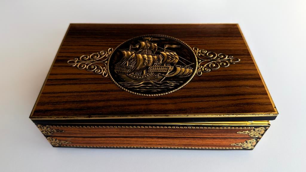 Vintage Fins schip blikken doos, Enlèvement, Utilisé