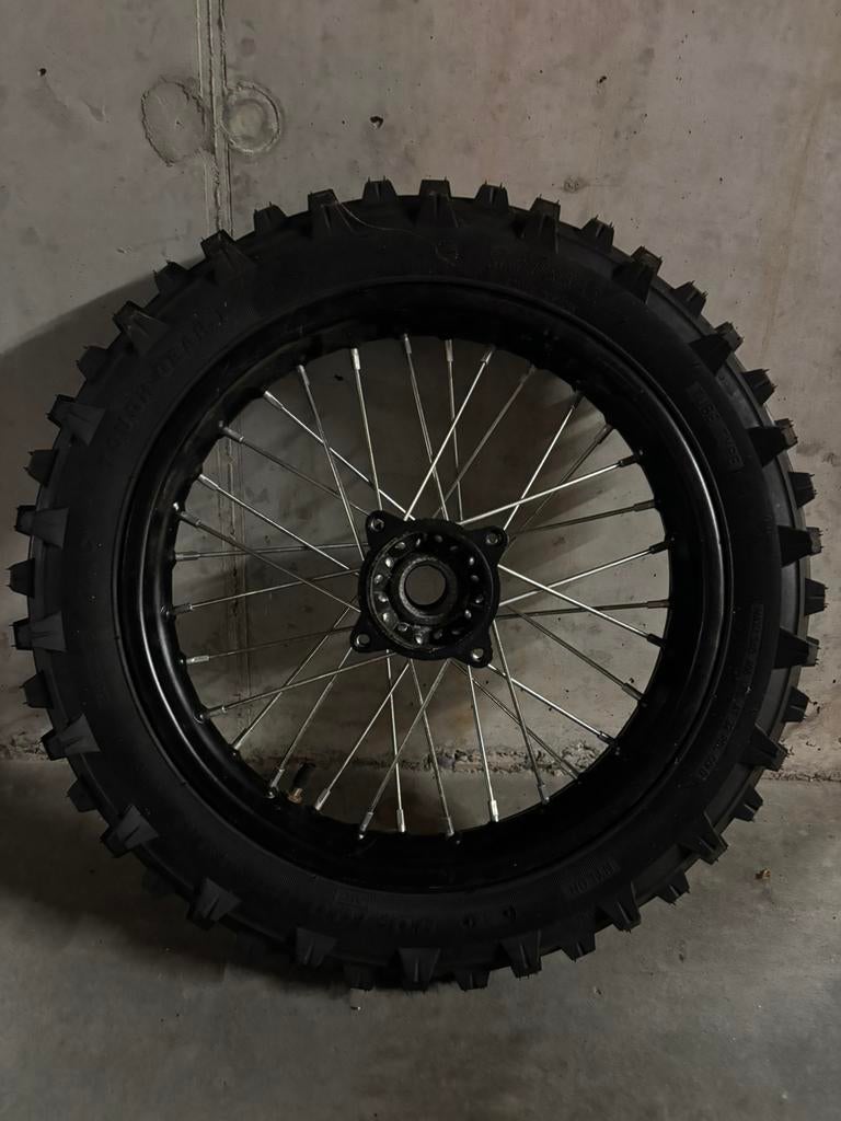 Reserve wiel noppenband + standaard, Ophalen, Nieuw