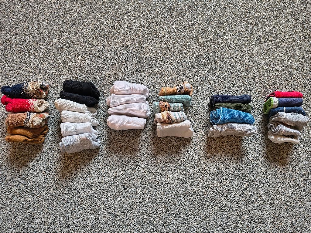 Babykousjes verschillende maten 0-1 jaar (30 stuks), Enfants & Bébés, Vêtements de bébé | Chaussures & Chaussettes, Enlèvement
