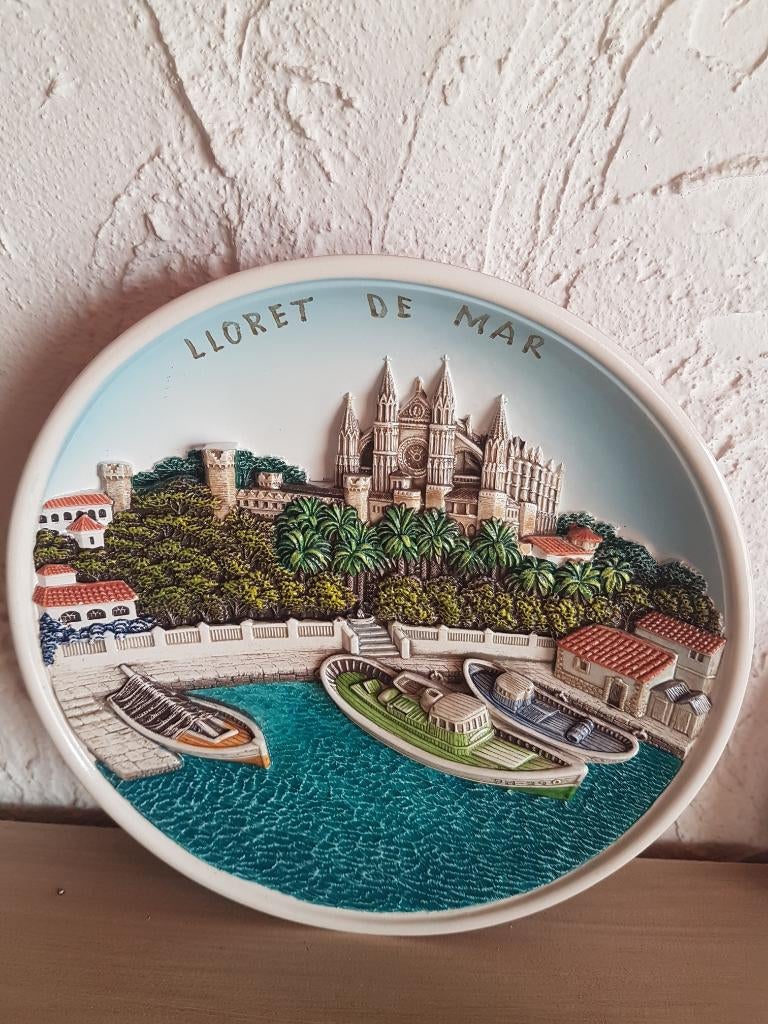 Sierbord Loret de Mar: in reliëf, Meerkleurig, Steen/keramiek, Ophalen of Verzenden, Zo goed als nieuw