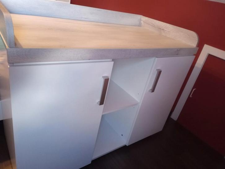 Witte commodekast met verlengstuk luiertafel -perfecte staat, Enfants & Bébés, Chambre d'enfant | Commodes & Armoires, Enlèvement