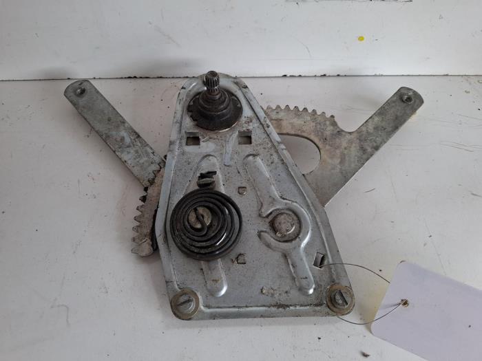 Mécanique vitre 4portes arrière droite d'un Alfa Romeo Giu, Autos : Pièces & Accessoires, -, 3 mois de garantie, Utilisé, Alfa Romeo