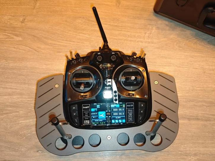 Graupner MZ24 zender, Hobby & Loisirs créatifs, Modélisme | Radiocommandé & Téléguidé | Avions, Comme neuf, Enlèvement ou Envoi