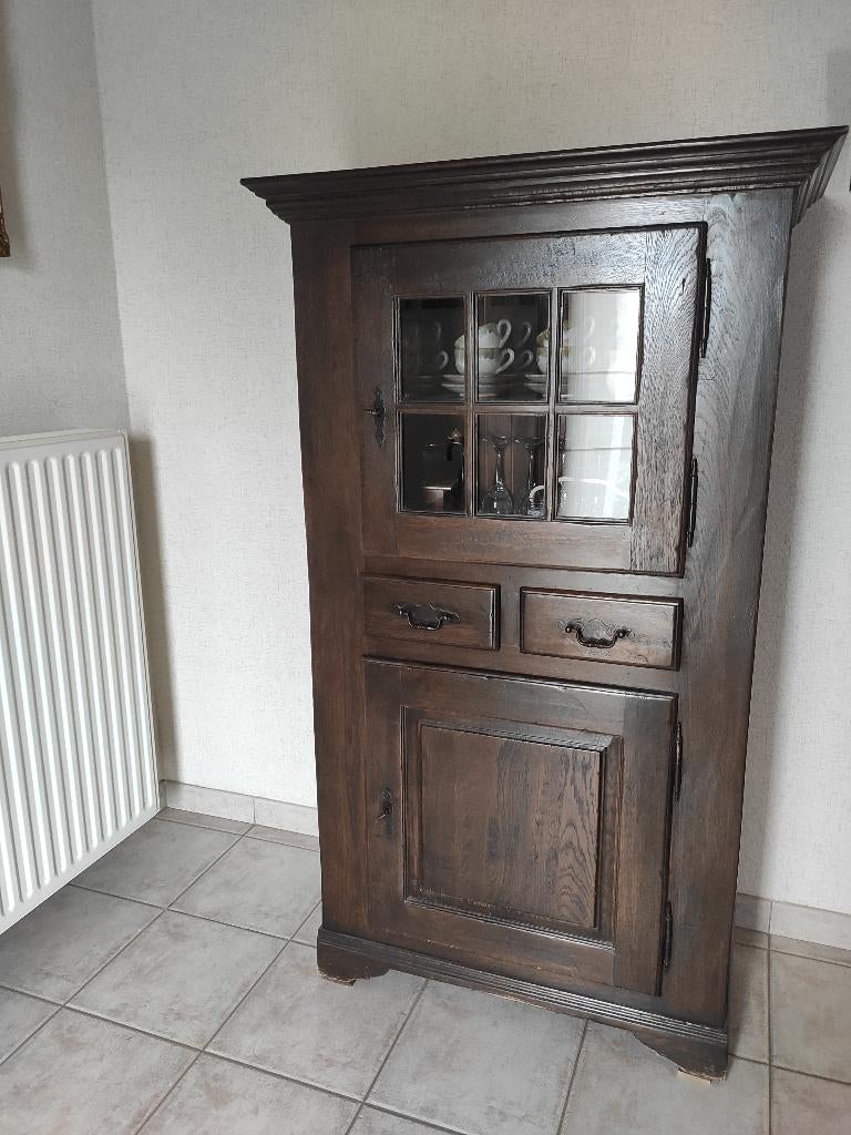 Massieve eiken vitrinekast, Enlèvement