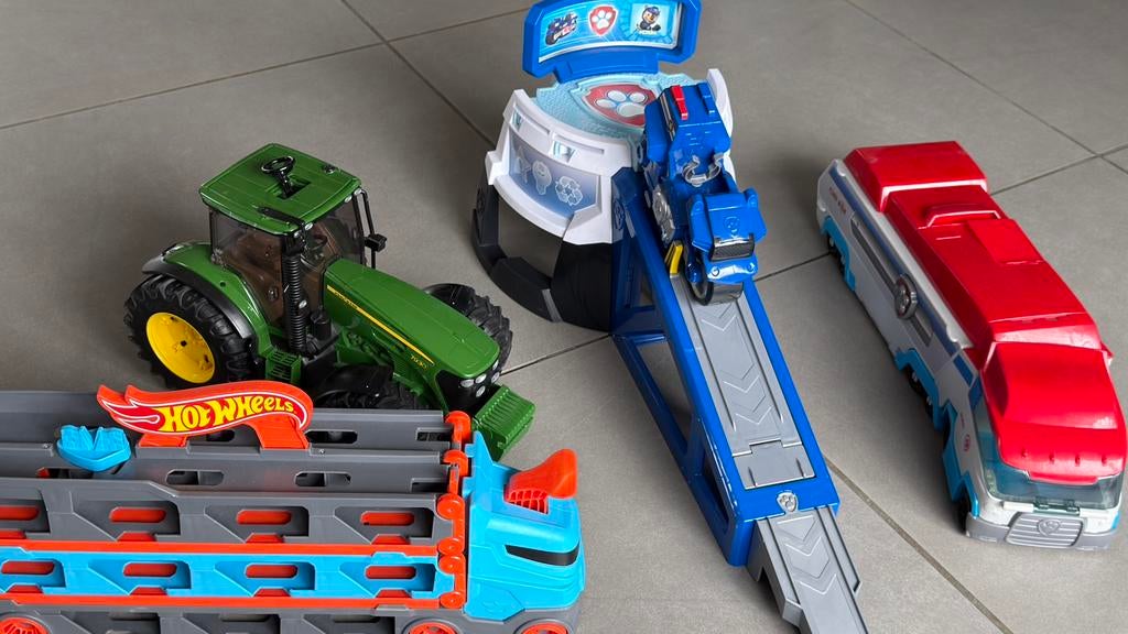 Set speelgoed hotwheels / brudor, Kinderen en Baby's, Ophalen, Zo goed als nieuw
