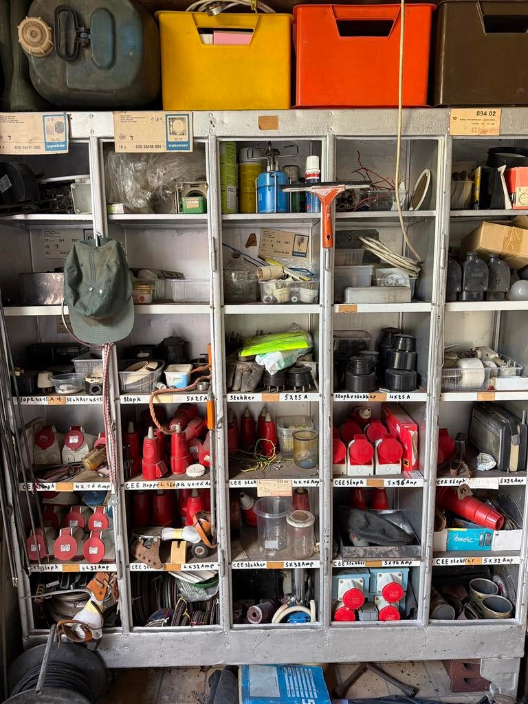 Schakelmateriaal, Ophalen, Zo goed als nieuw