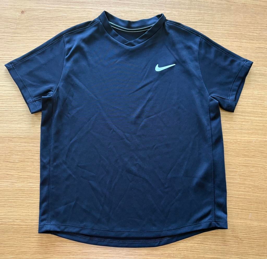 T-shirt de sport / Tennis noir NIKE - 12€, Sports & Fitness, Tennis, Enlèvement ou Envoi, Comme neuf, Vêtements, Nike