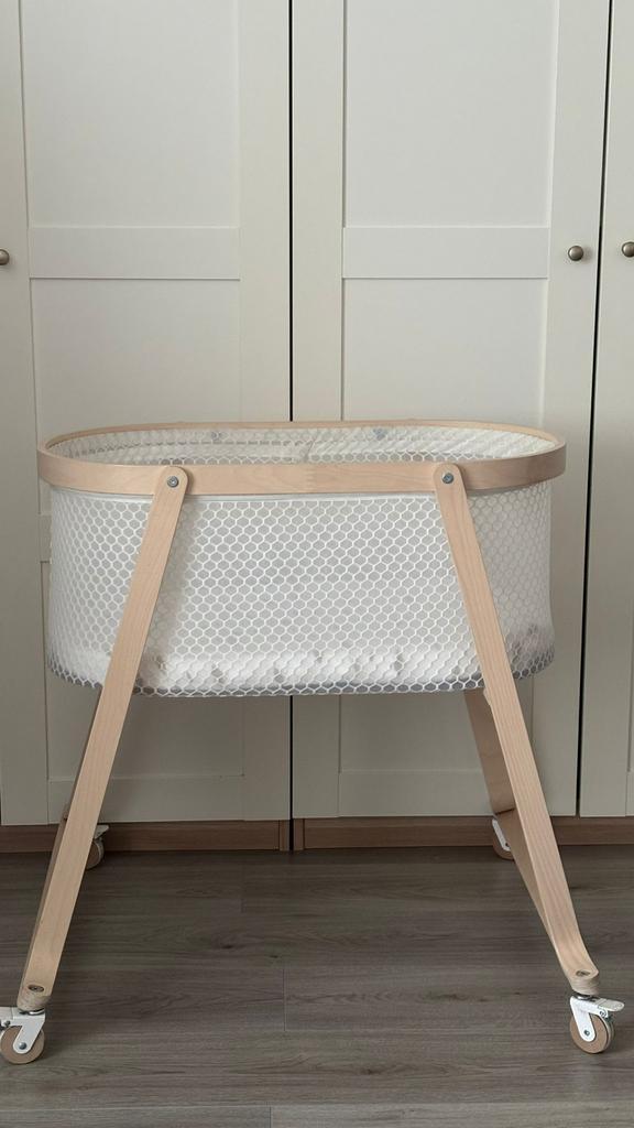 Berceau bébé en bois avec roulettes + matelas + draps, Enfants & Bébés, Berceaux & Lits, Comme neuf, Berceau, Enlèvement