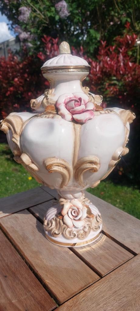 Capodimonte stijl Italiaanse vaas met deksel., Enlèvement ou Envoi