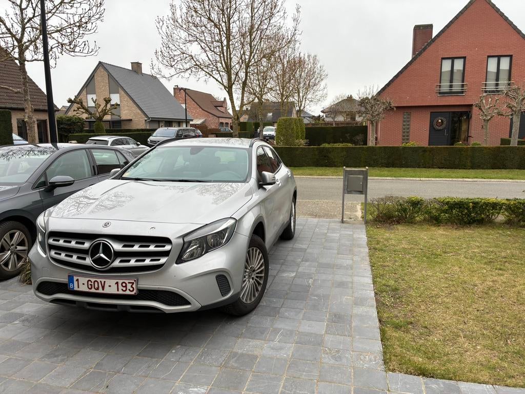 GLA180 - Gris, Achat, Noir, 5 portes, Diesel