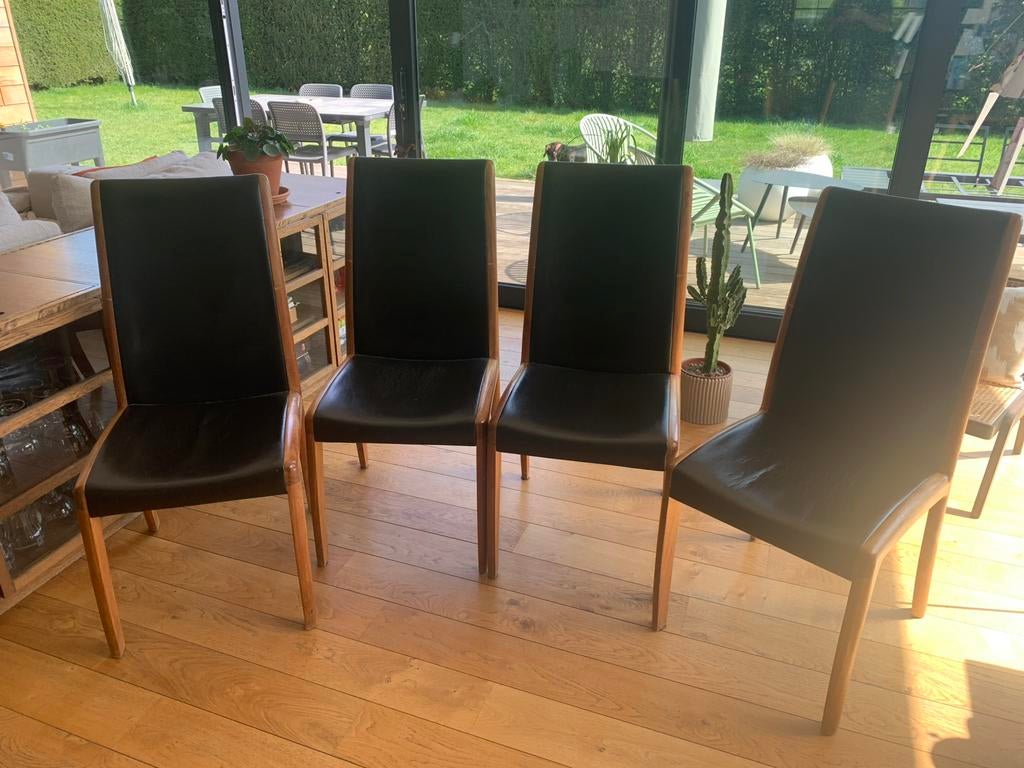 Lot de 4 chaises en teck et cuir noir., Maison & Meubles, Chaises, Enlèvement, Utilisé, Quatre, Bois