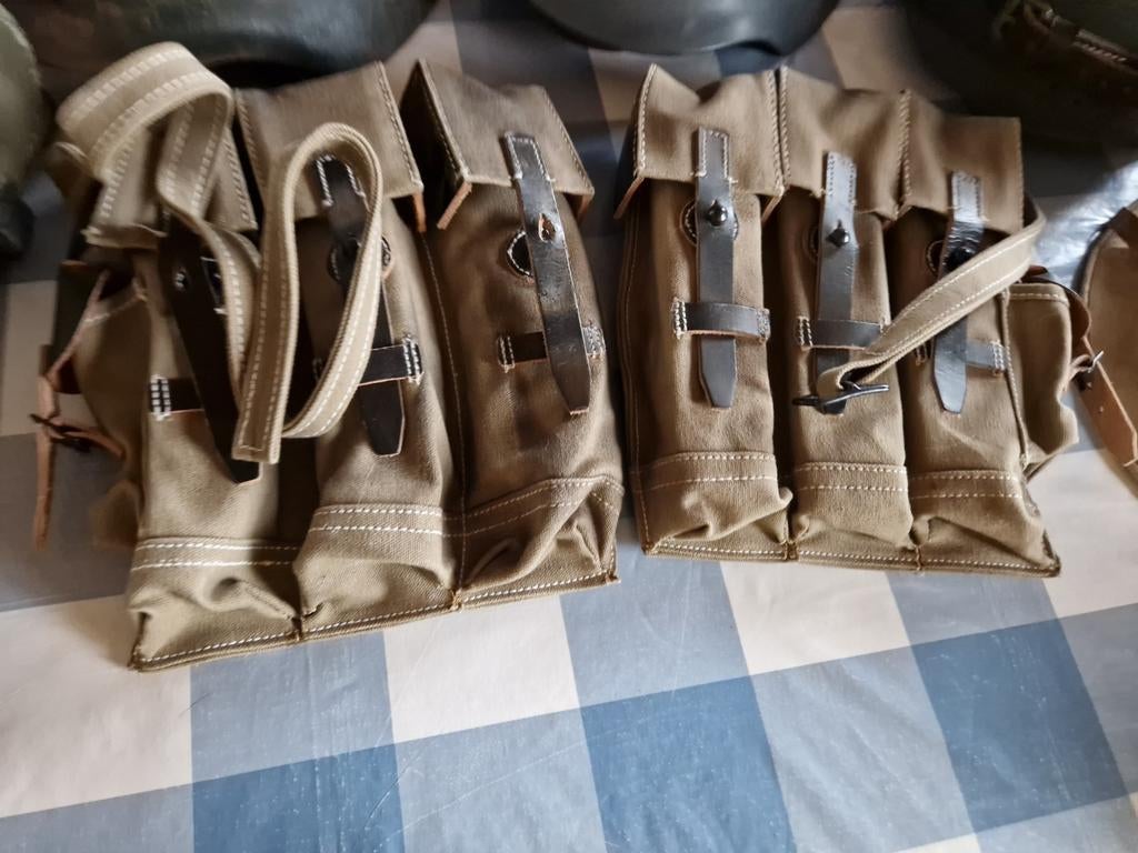 Ww2 duitse MP44 ladertassen 2 stuks, Collections, Objets militaires | Seconde Guerre mondiale, Enlèvement ou Envoi