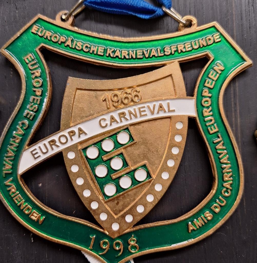 Europese carnaval vrienden, Collections, Broches, Pins & Badges, Enlèvement ou Envoi