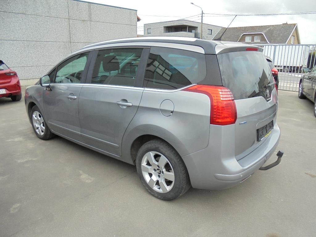 PEUGEOT 5008  1.6 HDI   7-PLAATSEN, Voorwielaandrijving, Euro 6, 4 cilinders, 7 zetels