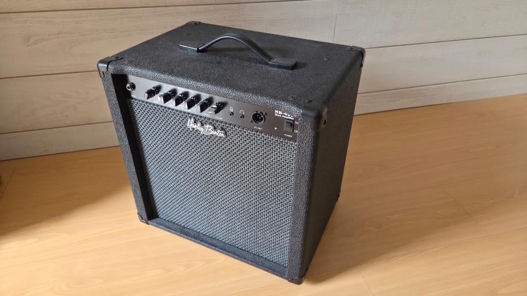 Harley Benton HB-40B basversterker, Ophalen, Zo goed als nieuw, Elektrische basgitaar