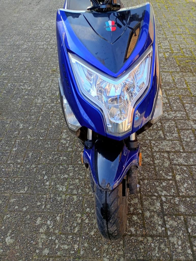 GTS Enzo scooter b klasse weinig km, Vélos & Vélomoteurs, Scooters | Peugeot, Enlèvement