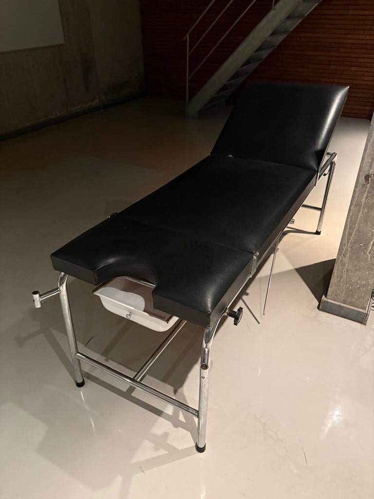 Onderzoektafel of massagetafel, Ophalen, Zo goed als nieuw