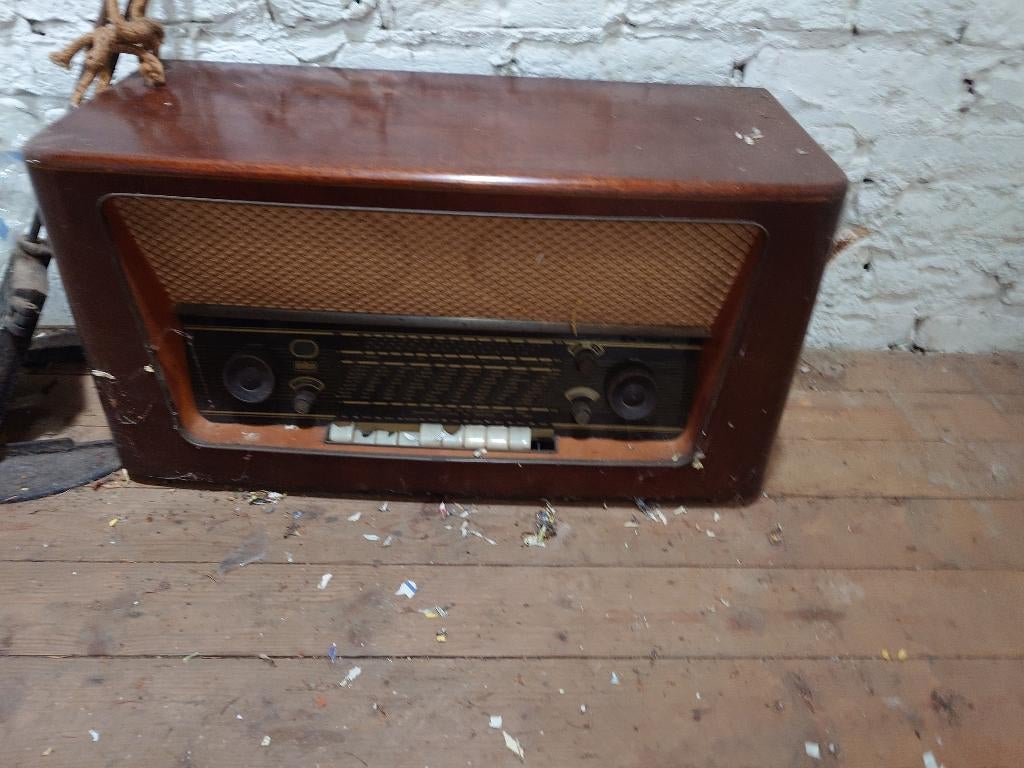 Vintage Braun buizenradio in houten kast, Antiek en Kunst, Ophalen
