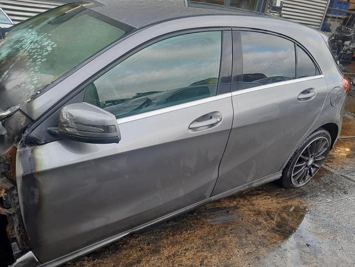 PORTIER LINKS VOOR Mercedes-Benz A (W176) (A176720010564), Auto-onderdelen, Carrosserie, Deur, Mercedes-Benz, Voor, Links, Gebruikt