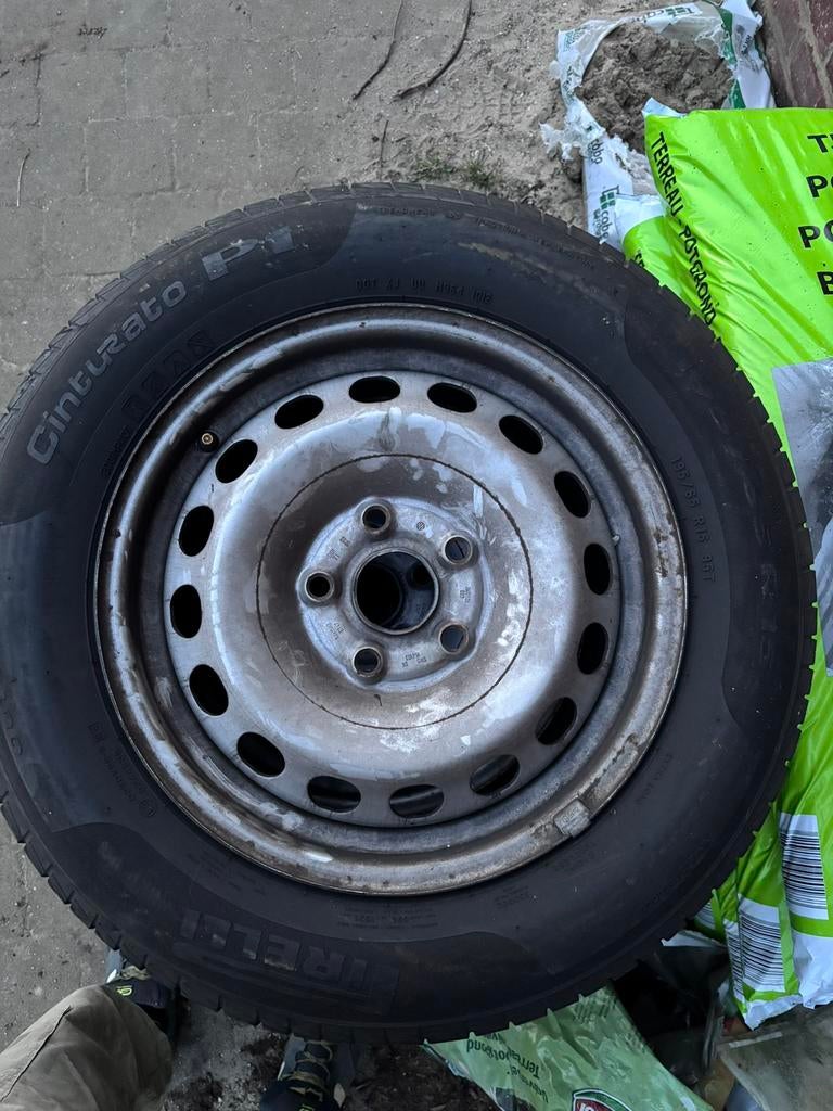 4 jantes et 4 pneus bon état, Enlèvement, Pneu(s)