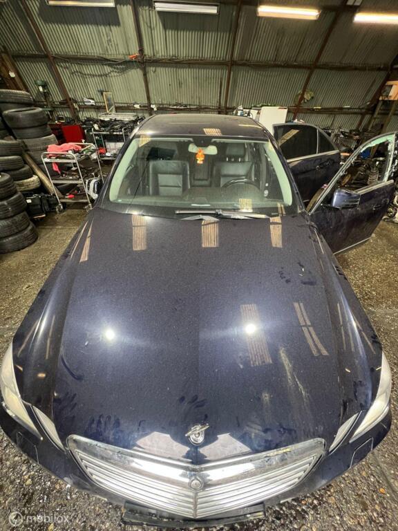 Motorkap blauw Mercedes E-klasse W212 ('09-'16), Mercedes-Benz, Enlèvement, Utilisé, Mercedes-Benz