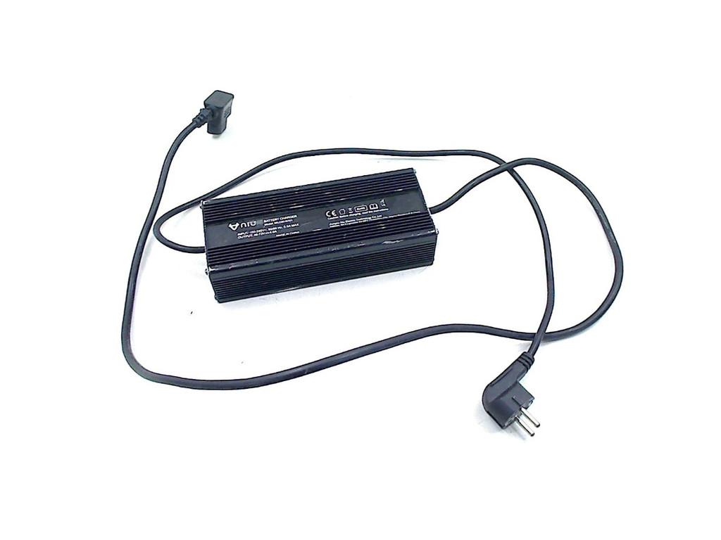 CHARGEUR DE BATTERIE NQi 1s (01-2015/-), Autos : Divers, Outils de voiture, Dhr. S. di Majo, Utilisé, Info@cama-motorparts.nl