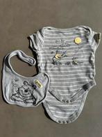 Babyromper en slabbetje Winnie the pooh, Ophalen of Verzenden, Gebruikt, Jongetje of Meisje, Overhemdje of Bloesje