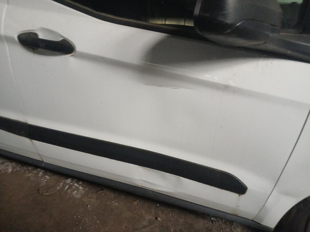 Ford Transit Courrier EssenceDegats carrosserie et sans clés, 75 kW, Achat, Entreprise, 3 places