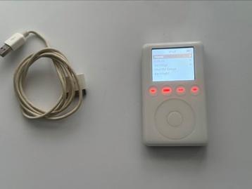 iPod classic 15gb uit 2003 beschikbaar voor biedingen