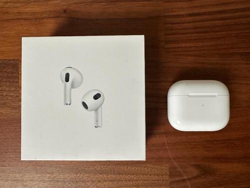 Apple Airpods - 3de generatie met magsafe in perfecte staat, Audio, Tv en Foto, Hoofdtelefoons, Zo goed als nieuw, Op oor (supra aural)