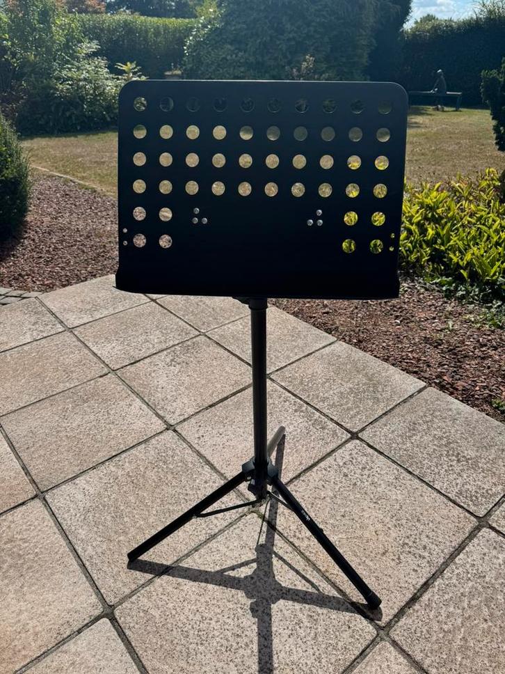 Professional Music Stand – Sturdy & Stable, Muziek en Instrumenten, Standaarden, Zo goed als nieuw, Muziekstandaard, Accordeon