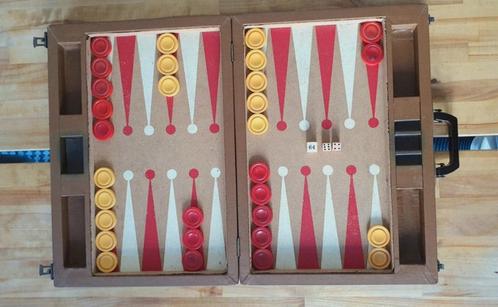 1930s Bakelite Backgammon set, Hobby & Loisirs créatifs, Jeux de société | Jeux de plateau, Enlèvement ou Envoi