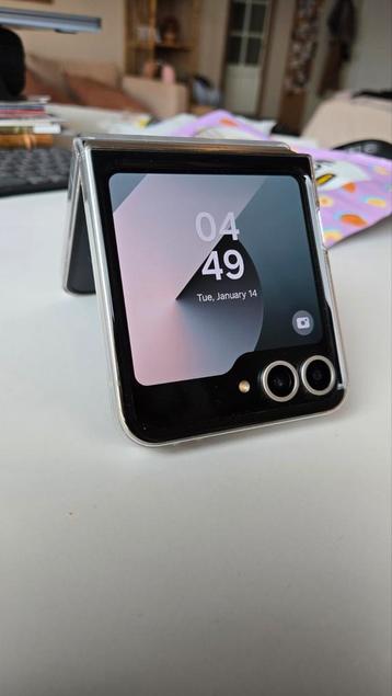 Samsung Z Flip 6 Zilver 256GB, scherm een beetje schadigd, 10 mégapixels ou plus, Enlèvement ou Envoi, Utilisé, Sans abonnement