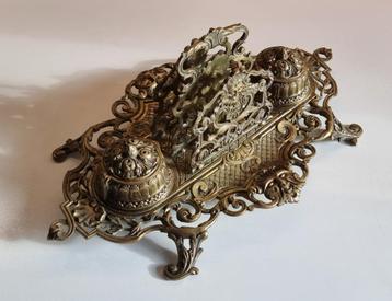 Frans inkstel met briefhouder, en Bacchus koppen. beschikbaar voor biedingen