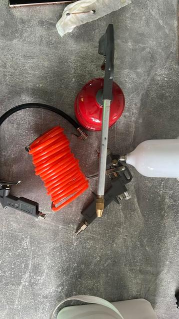 Kit de peinture beschikbaar voor biedingen