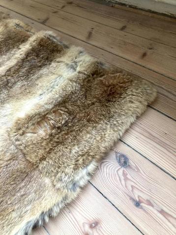 Deken in konijnenbont beschikbaar voor biedingen
