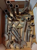 Oude stevige moersleutels, Ophalen