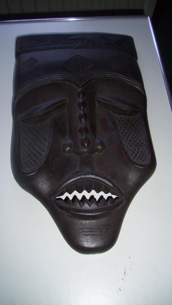 Masque africain, Enlèvement