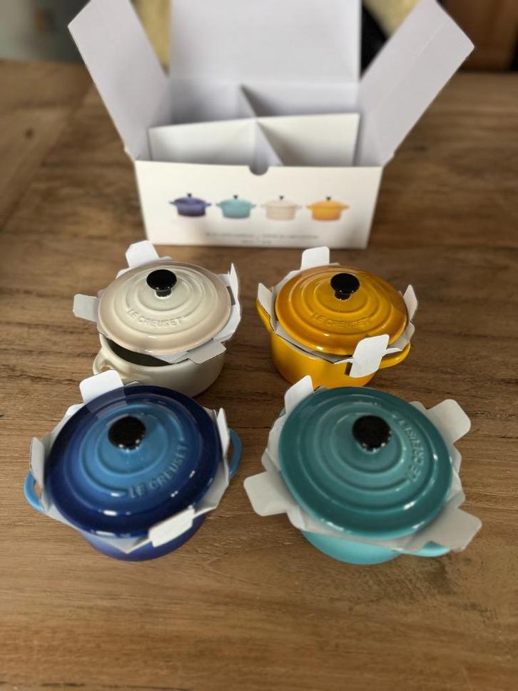 Le Creuset – Riviera Collection (2 sets) – NIEUW in doos, Huis en Inrichting, Keuken | Servies, Nieuw, Kop(pen) en/of Schotel(s)