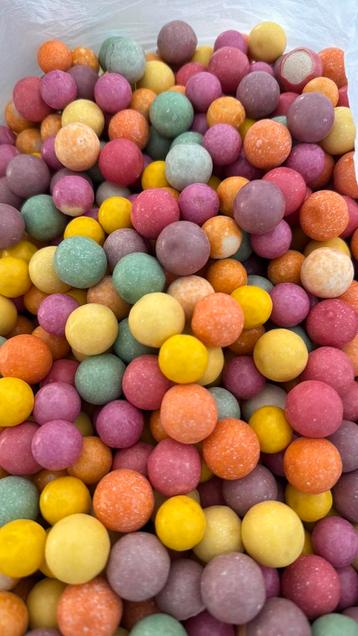 Zak van 3,6 kg kauwgomballen  beschikbaar voor biedingen