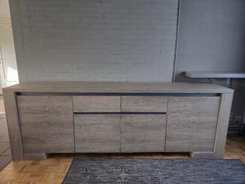 Dressoir beschikbaar voor biedingen