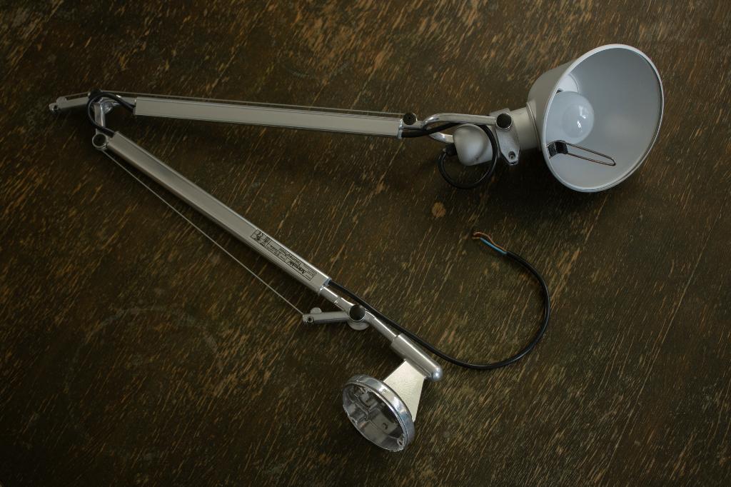 Lampe murale Tolomeo Artemides 3, Lampe murale 3, Antiquités & Art, Antiquités | Éclairage, Enlèvement ou Envoi