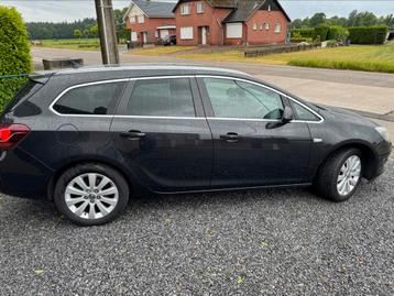 Opel Astra Sport Tourer 1.6 CDTi Cosmo zwart. beschikbaar voor biedingen