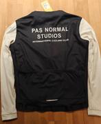 Fietsshirt met lange mouwen Pas Normal Studio | Fietsshirt, Sport en Fitness, Wielrennen, Ophalen of Verzenden, Nieuw, Kleding
