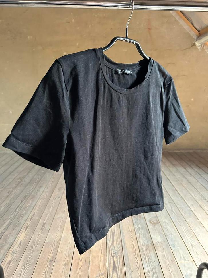 Zwart t-shirt - Zara - M, Kleding | Dames, T-shirts, Zo goed als nieuw, Zwart, Ophalen