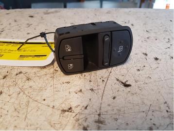 Elektrisch Raam Schakelaar van een Opel Corsa beschikbaar voor biedingen