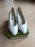 Escarpins blancs cuir 37, Vêtements | Femmes, Chaussures, Enlèvement ou Envoi, Escarpins, Porté, Blanc