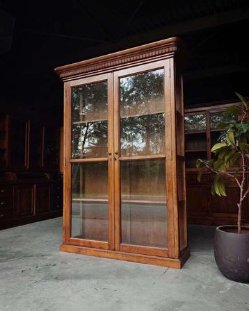 Prachtige eikenhouten vitrinekast | Chique Buffetkast #628 beschikbaar voor biedingen